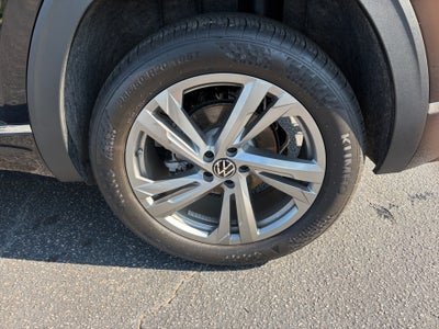 2024 Volkswagen Atlas Cross Sport 2.0T SEL R-Line