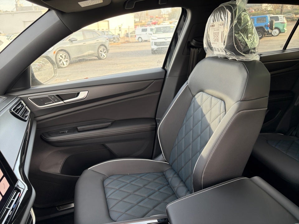 2026 Volkswagen Atlas Cross Sport SEL Premium R-Line