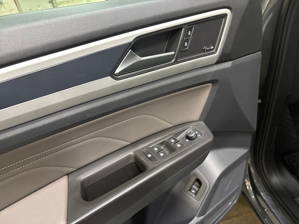 2022 Volkswagen Atlas 3.6L V6 SEL Premium R-Line