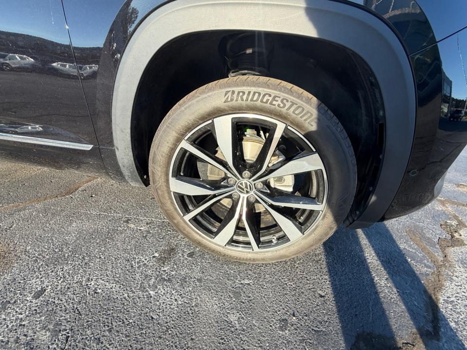 2024 Volkswagen Atlas 2.0T SEL Premium R-Line