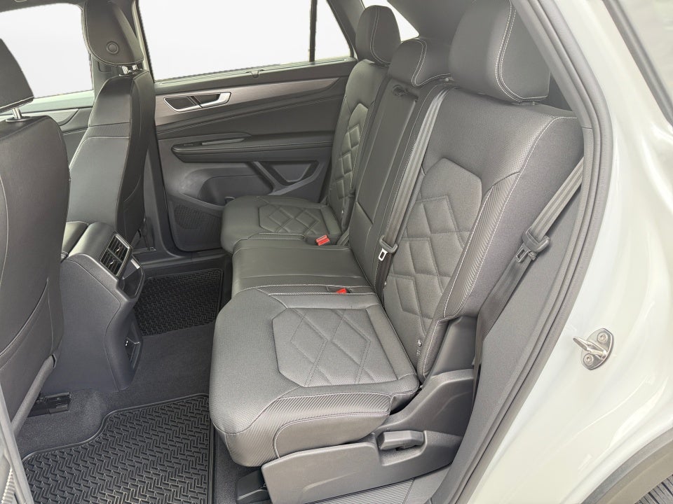 2026 Volkswagen Atlas Cross Sport SE with Technology