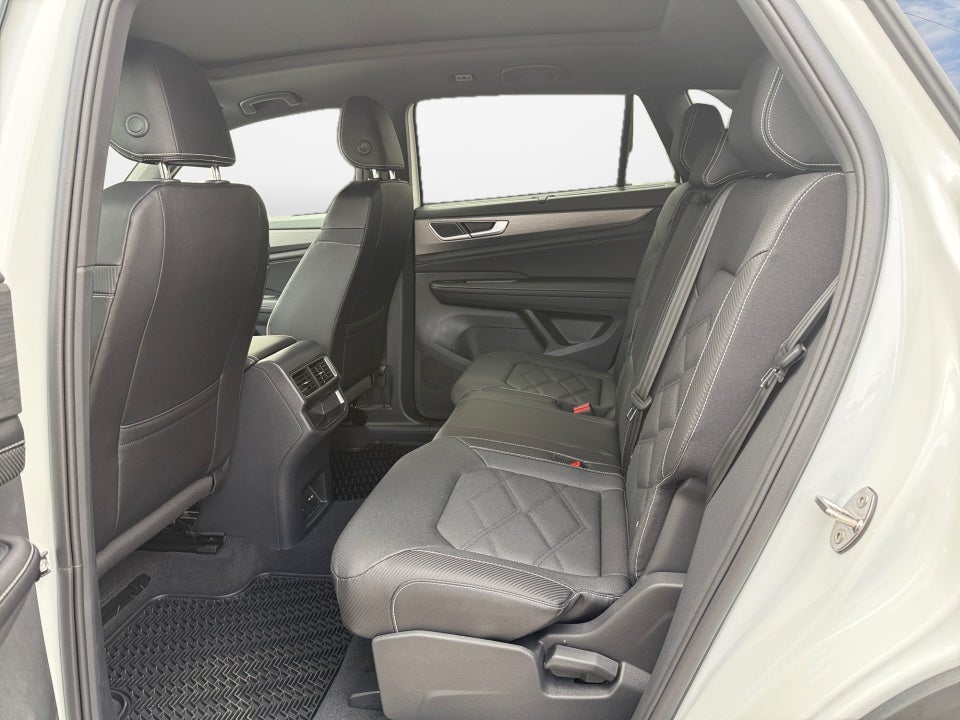 2026 Volkswagen Atlas Cross Sport SE with Technology