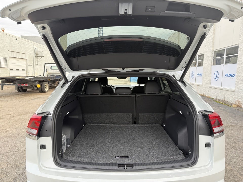 2026 Volkswagen Atlas Cross Sport SE with Technology