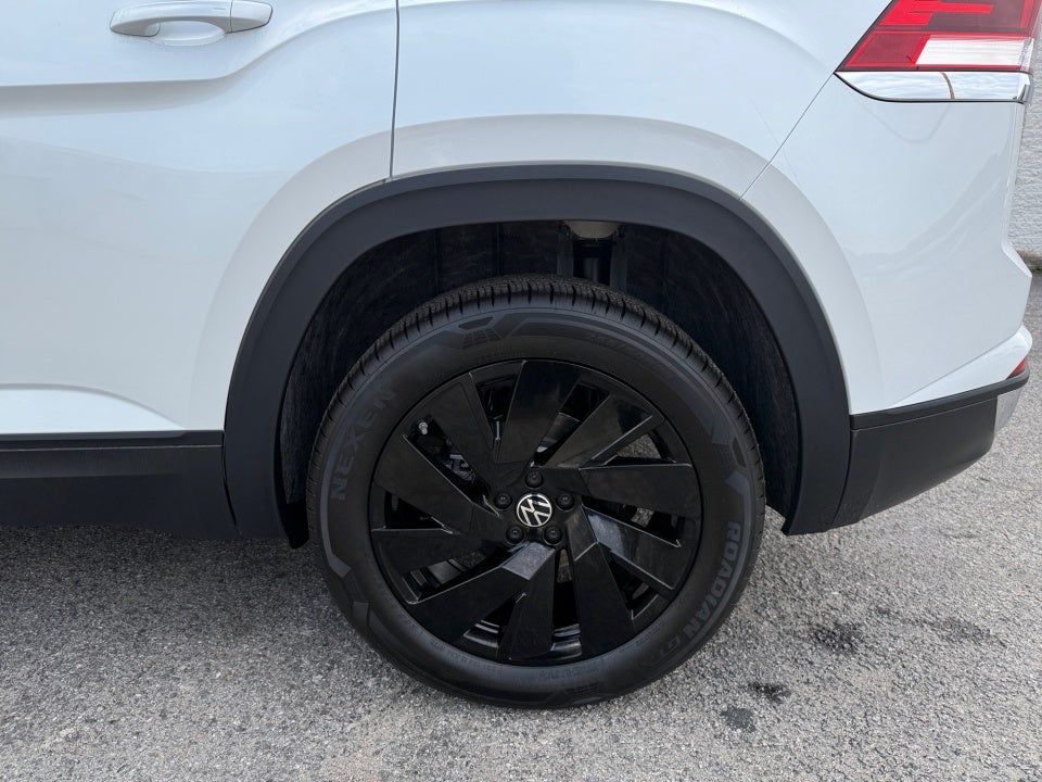 2026 Volkswagen Atlas Cross Sport SE with Technology