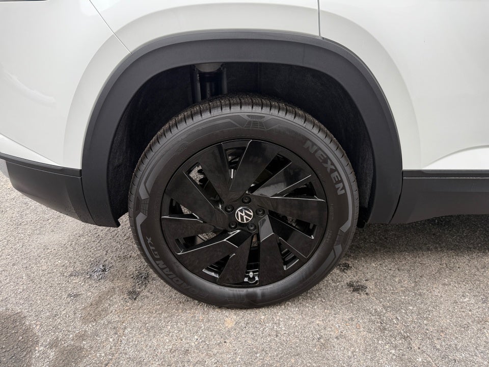 2026 Volkswagen Atlas Cross Sport SE with Technology