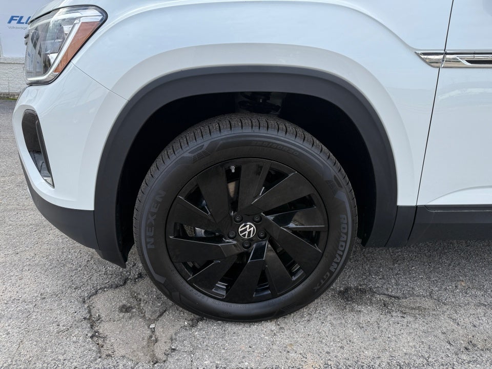 2026 Volkswagen Atlas Cross Sport SE with Technology