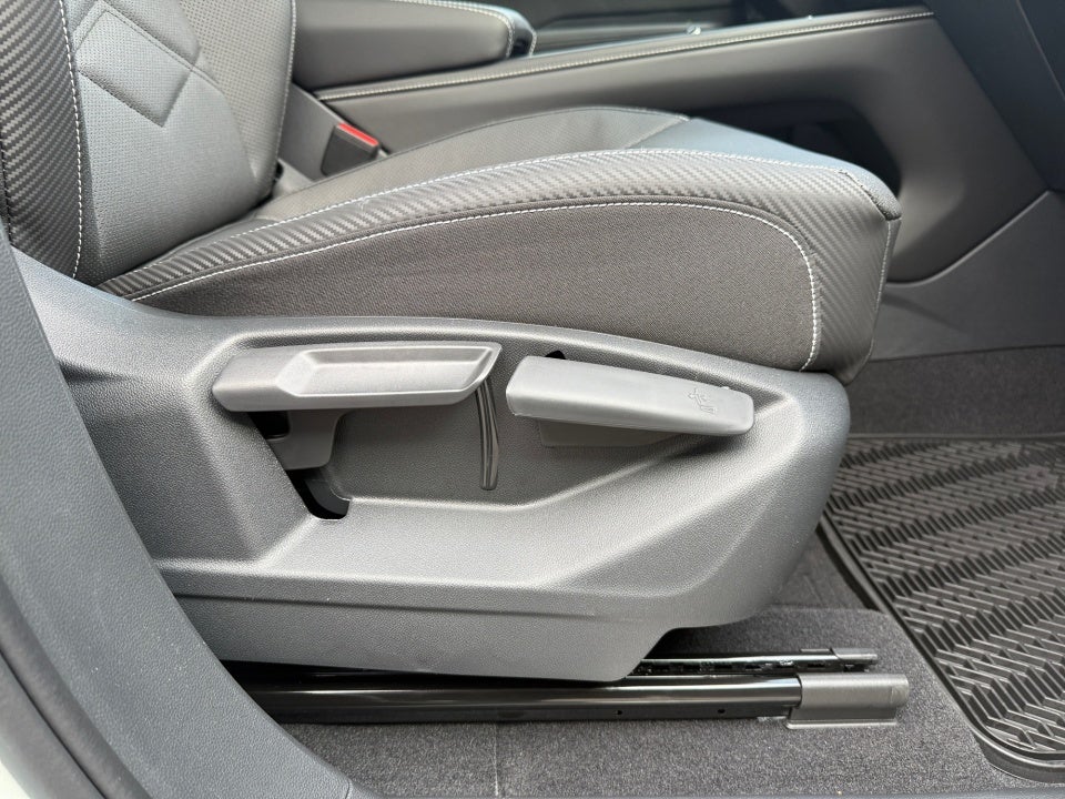 2026 Volkswagen Atlas Cross Sport SE with Technology