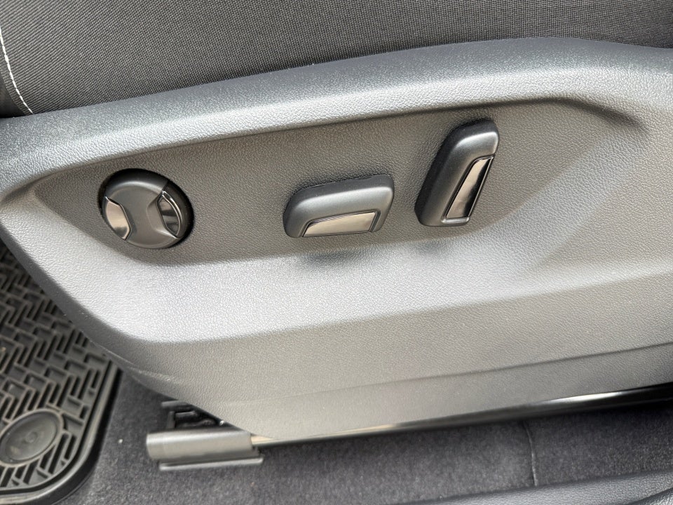 2026 Volkswagen Atlas Cross Sport SE with Technology