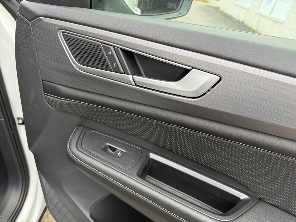 2026 Volkswagen Atlas Cross Sport SE with Technology