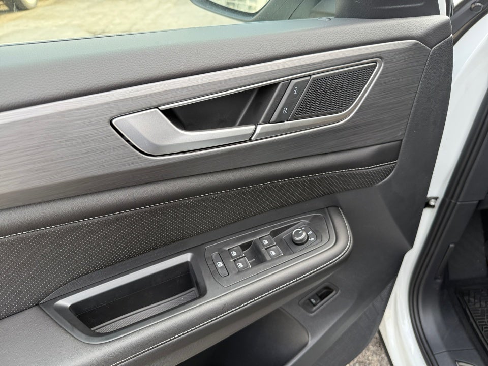 2026 Volkswagen Atlas Cross Sport SE with Technology