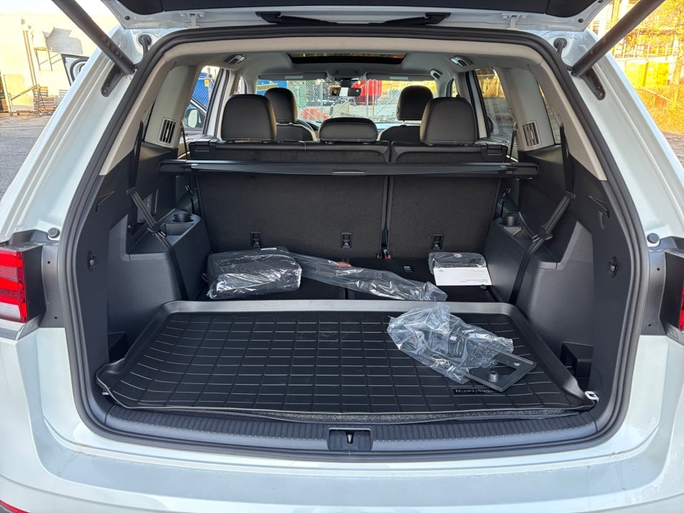 2026 Volkswagen Atlas SE with Technology