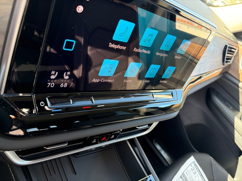 2026 Volkswagen Atlas SE with Technology