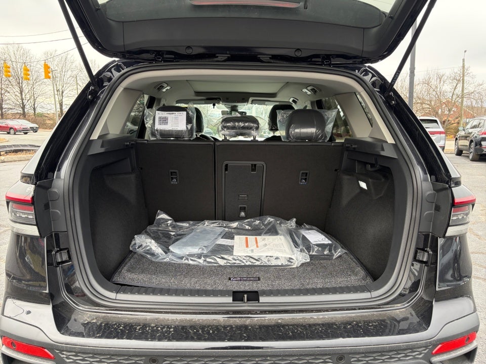 2026 Volkswagen Taos SE Black