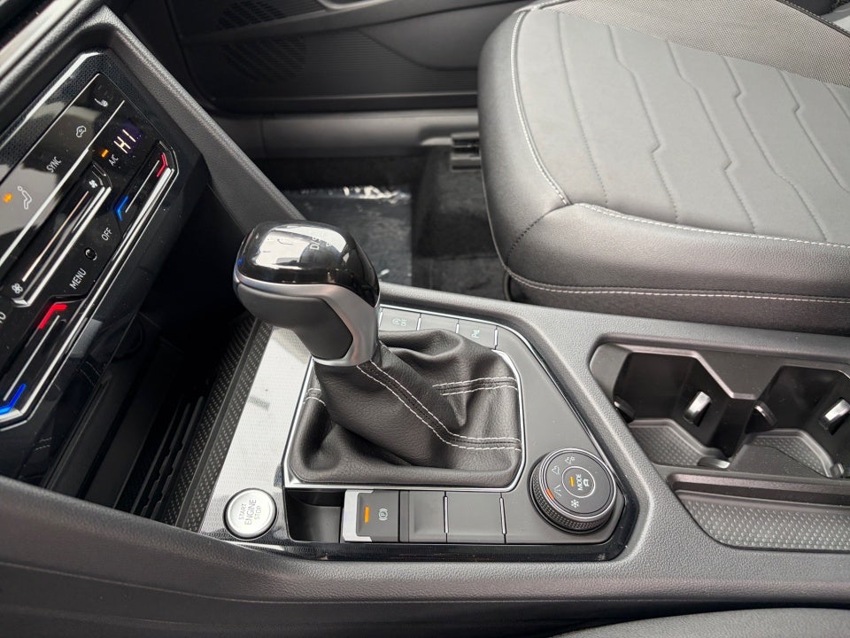 2026 Volkswagen Taos SE Black