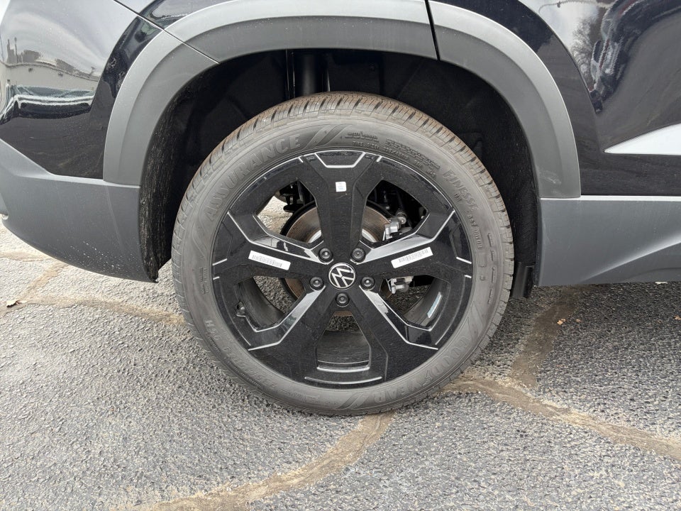 2026 Volkswagen Taos SE Black