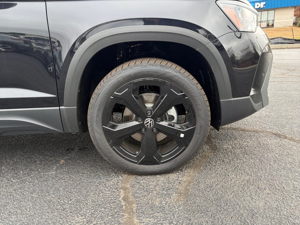 2026 Volkswagen Taos SE Black