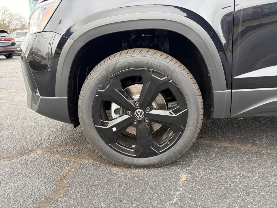 2026 Volkswagen Taos SE Black