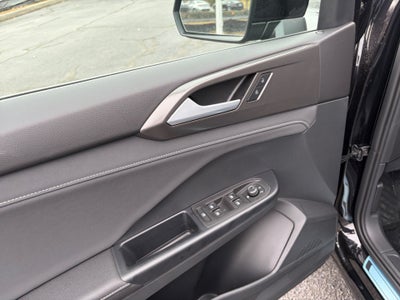 2026 Volkswagen Taos SE Black