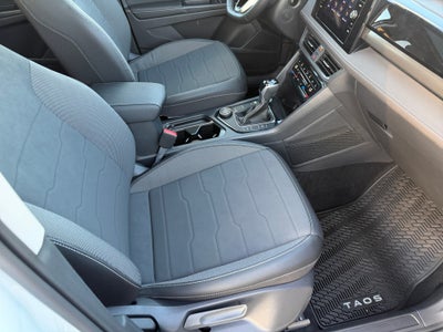 2026 Volkswagen Taos SE Black