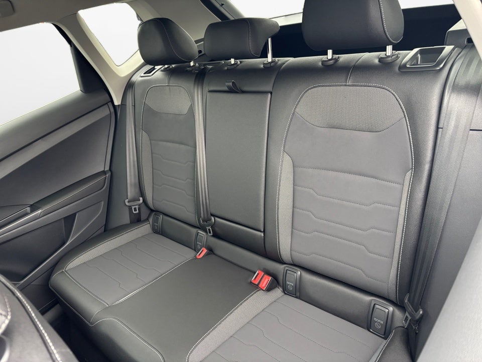 2025 Volkswagen Taos 1.5T SE Black