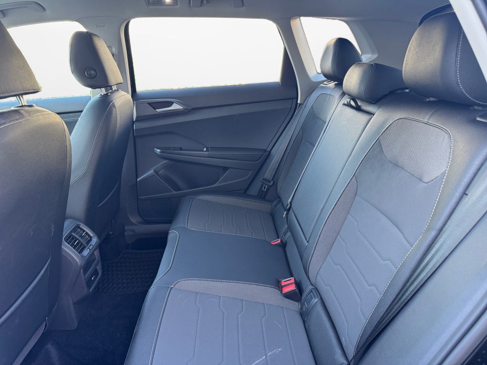 2025 Volkswagen Taos 1.5T SE Black