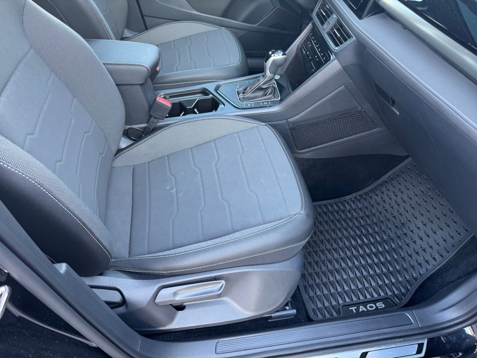 2025 Volkswagen Taos 1.5T SE Black