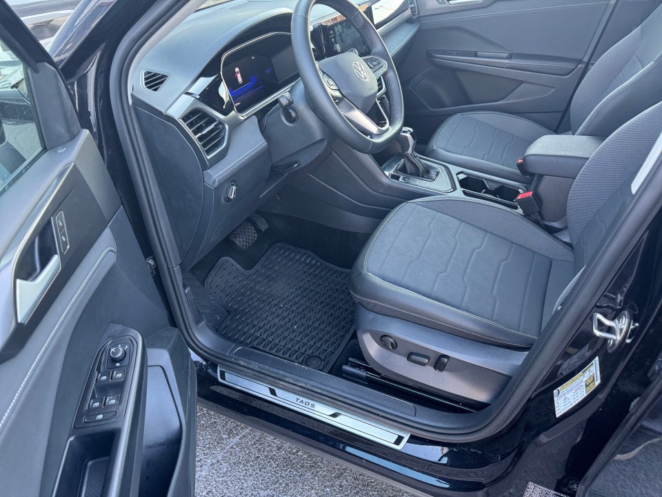 2025 Volkswagen Taos 1.5T SE Black
