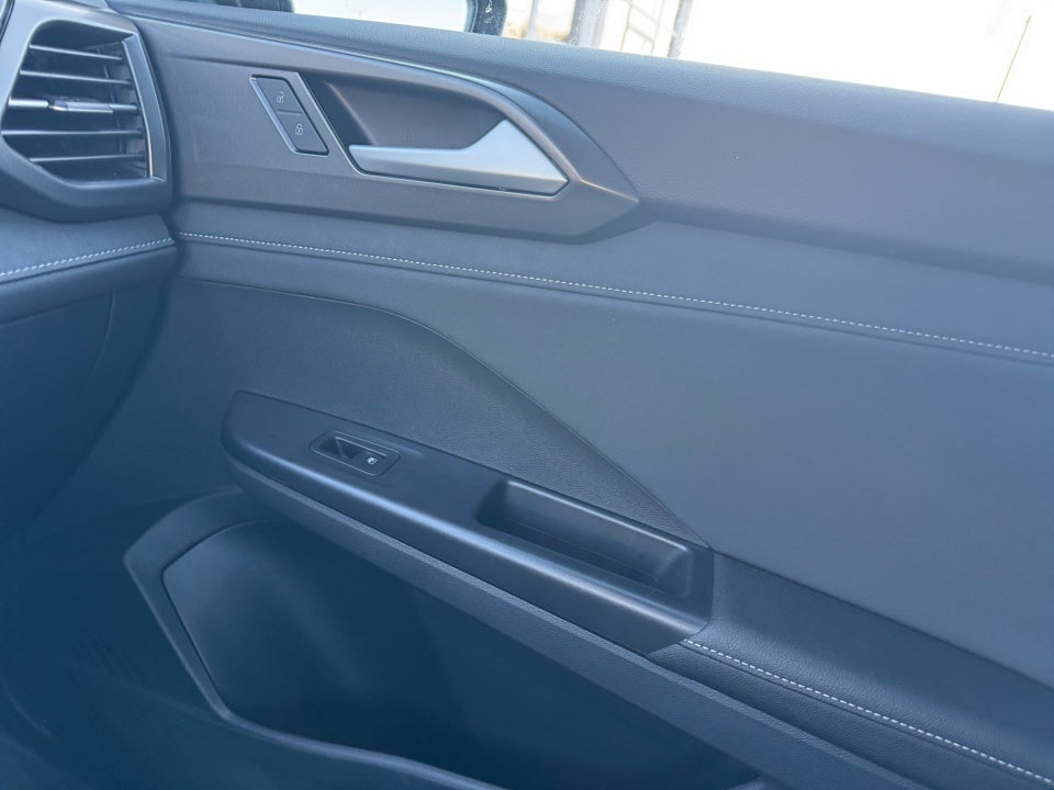 2025 Volkswagen Taos 1.5T SE Black