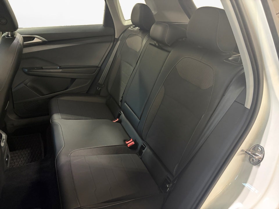 2025 Volkswagen Taos 1.5T SE Black