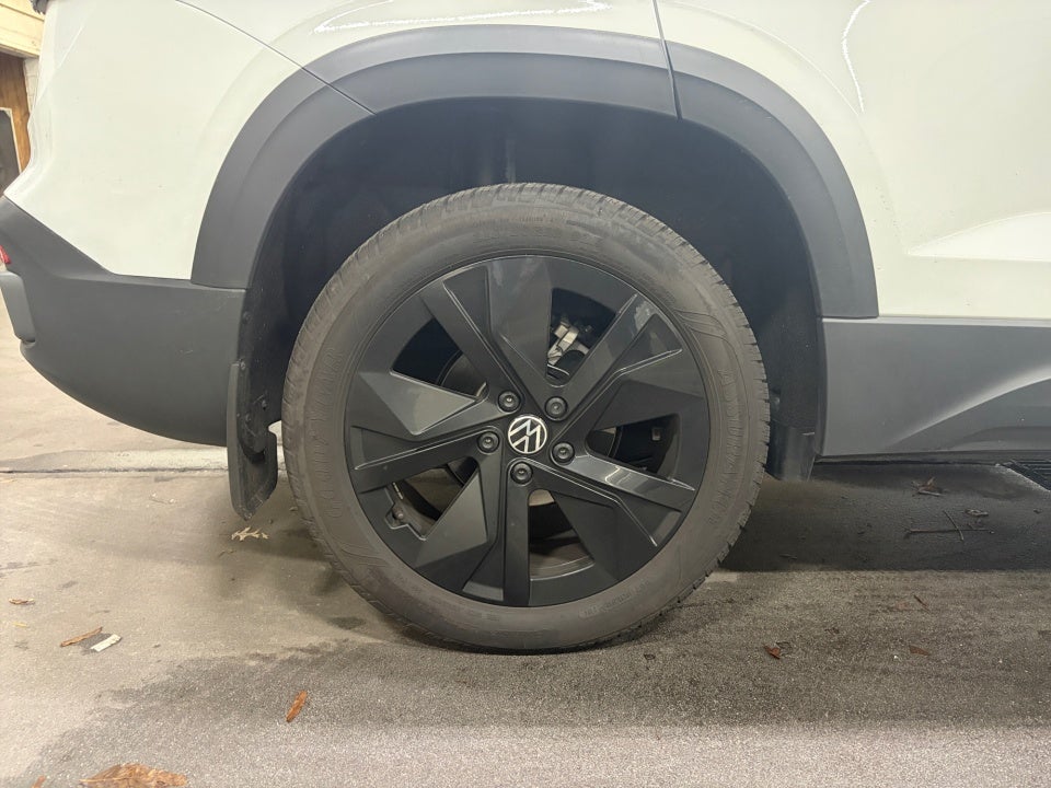 2025 Volkswagen Taos 1.5T SE Black