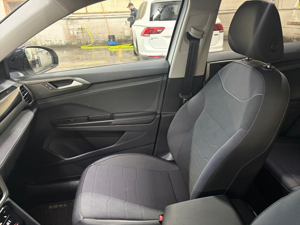 2025 Volkswagen Taos 1.5T SE Black