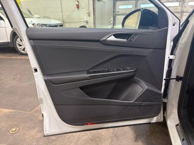 2025 Volkswagen Taos 1.5T SE Black