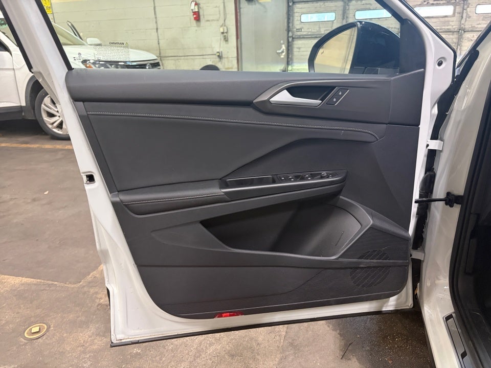 2025 Volkswagen Taos 1.5T SE Black