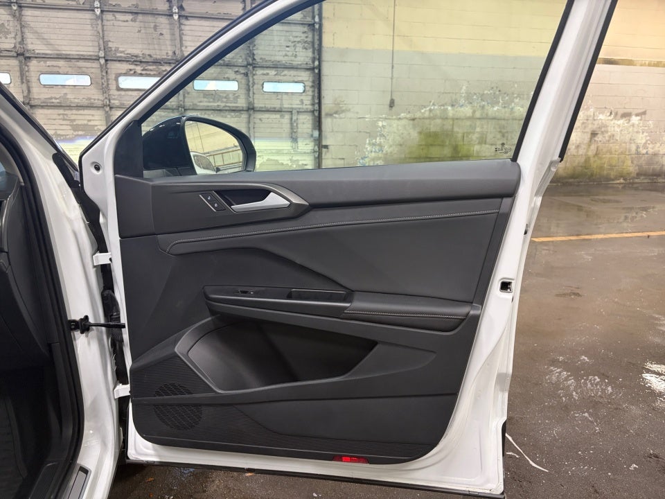 2025 Volkswagen Taos 1.5T SE Black