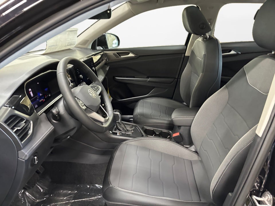 2025 Volkswagen Taos 1.5T SE Black