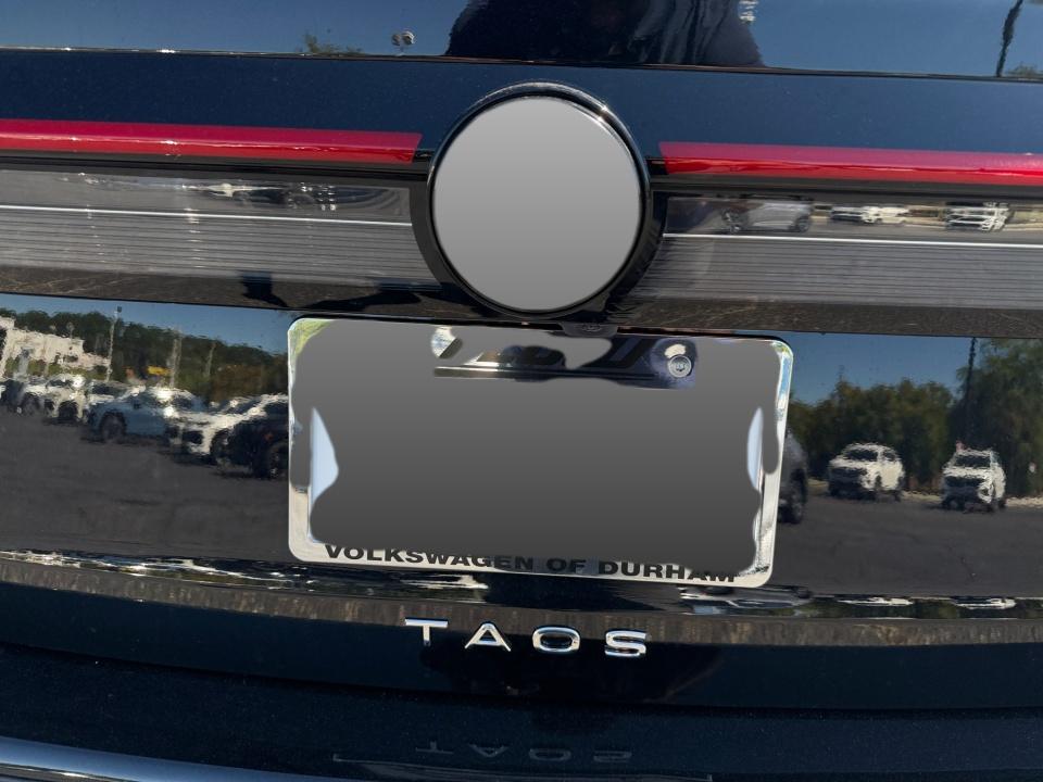 2027 Volkswagen Taos SE Black