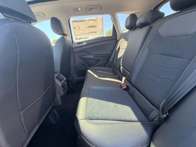 2027 Volkswagen Taos SE Black