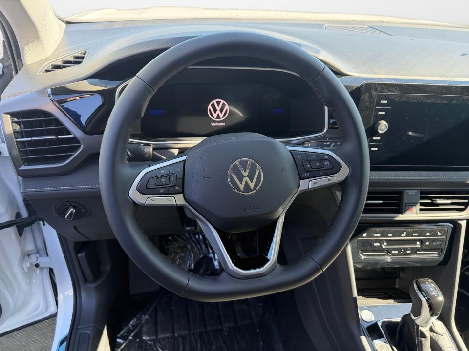 2027 Volkswagen Taos SE Black