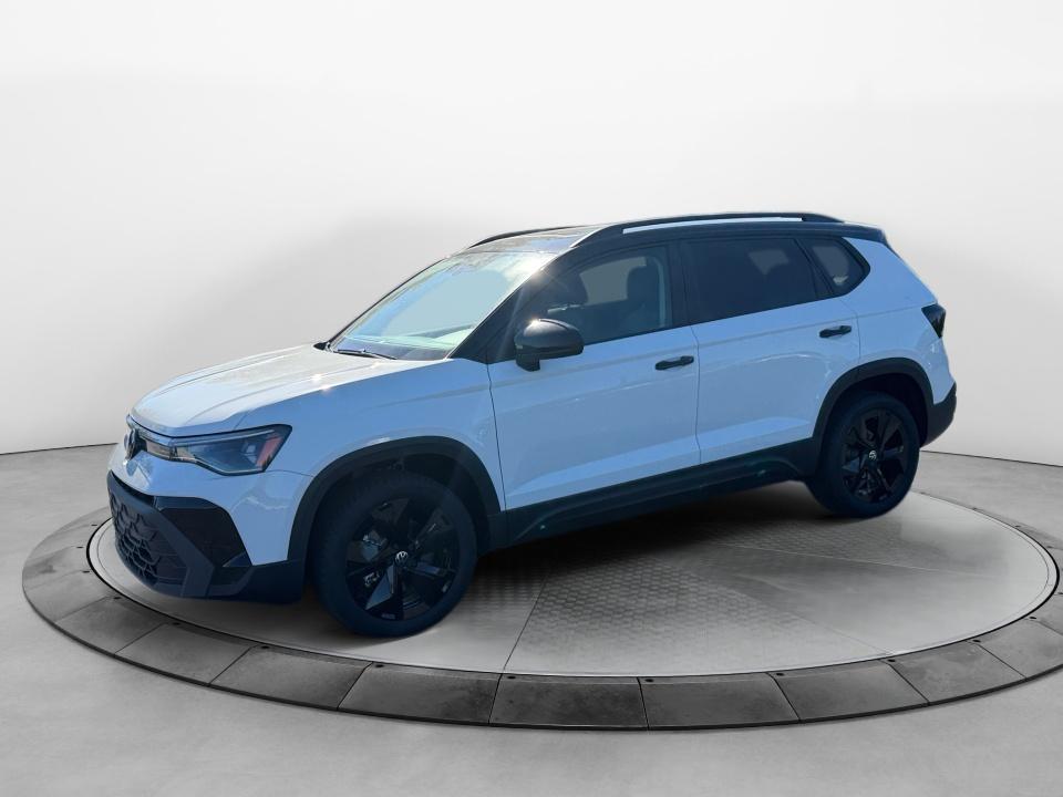 2027 Volkswagen Taos SE Black