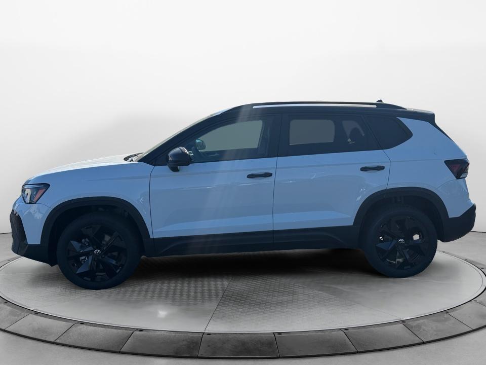 2027 Volkswagen Taos SE Black
