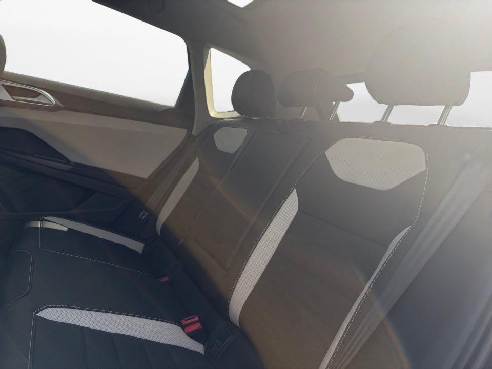 2026 Volkswagen Taos SEL