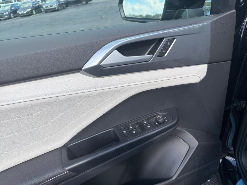 2026 Volkswagen Taos SEL