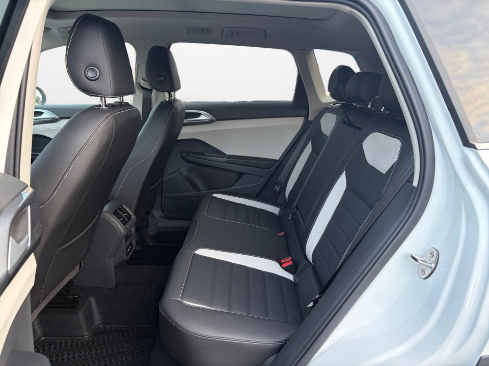 2026 Volkswagen Taos SEL