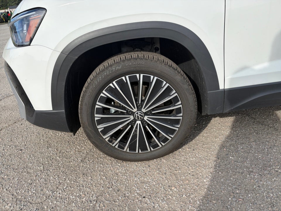 2025 Volkswagen Taos 1.5T SE