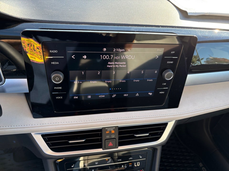 2025 Volkswagen Taos 1.5T SE