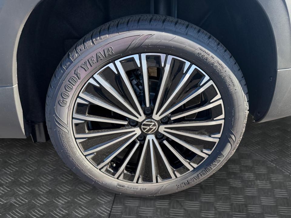 2027 Volkswagen Taos SE