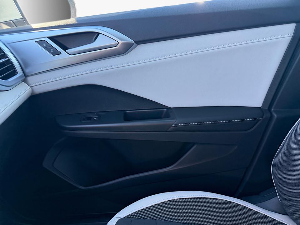 2027 Volkswagen Taos SE