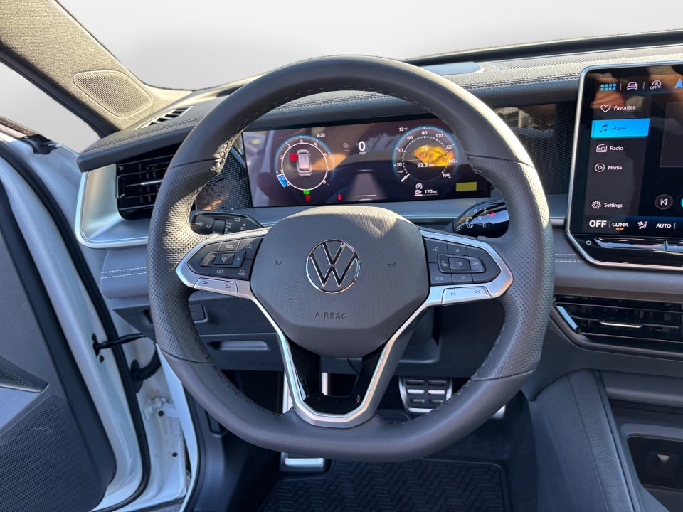 2025 Volkswagen Tiguan 2.0T SE R-Line Black