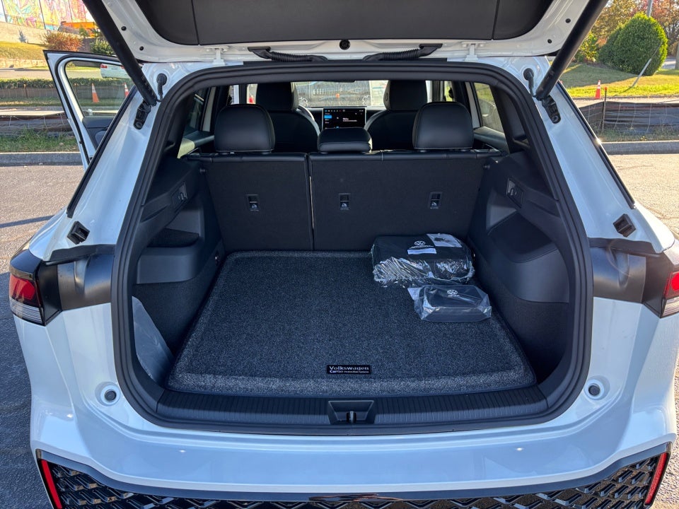 2025 Volkswagen Tiguan 2.0T SE R-Line Black