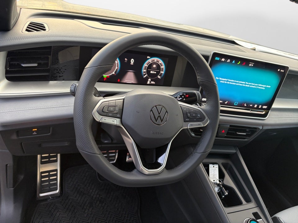 2025 Volkswagen Tiguan 2.0T SE R-Line Black